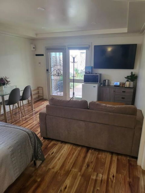 Apartment On Mica - Schoolies Week Accommodation 1