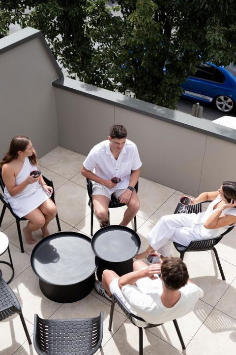 Apartment One - Apartments On Gavan - Schoolies Week Accommodation 1