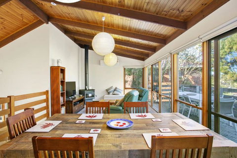 Apollo Bay People N Paws - Schoolies Week Accommodation 1