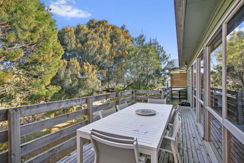 Apollo Bay People N Paws - Schoolies Week Accommodation 3