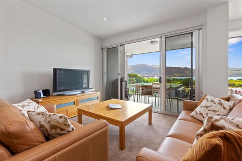 Apollo Blue 14 - Schoolies Week Accommodation 2