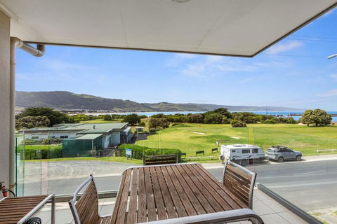 Apollo Blue 14 - Schoolies Week Accommodation 1