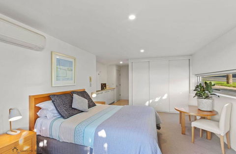 Apollo Blue Oceanview Unit 1- B Free WIFI - Schoolies Week Accommodation 2
