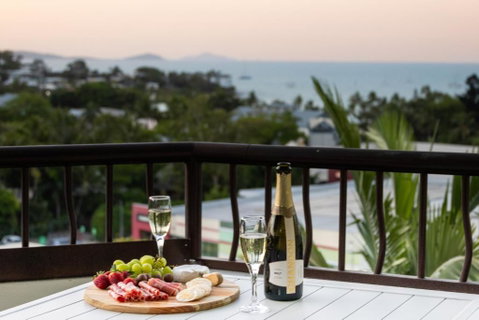 Aqua On The Edge - Schoolies Week Accommodation 1