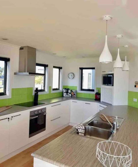 AquaChill On The Bay - Schoolies Week Accommodation 4