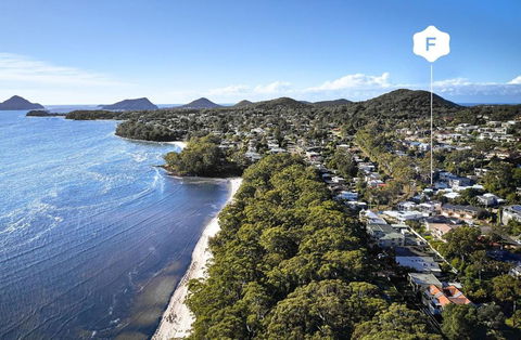 Arabella - 2 Bedroom Holiday House Nelson Bay - Schoolies Week Accommodation 0