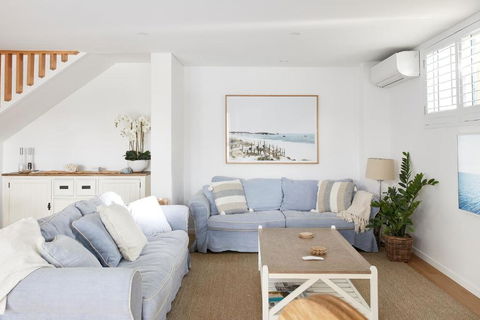 Arabella - 2 Bedroom Holiday House Nelson Bay - Schoolies Week Accommodation 2