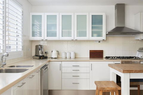 Arabella - 2 Bedroom Holiday House Nelson Bay - Schoolies Week Accommodation 4