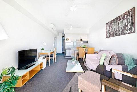 Arafura Suites - Dual-Studio Resort-style Getaway - Schoolies Week Accommodation 3