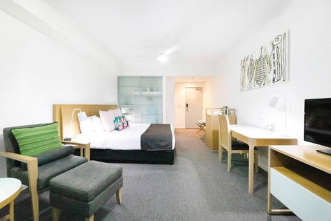Arafura Suites - Dual-Studio Resort-style Getaway - Schoolies Week Accommodation 4