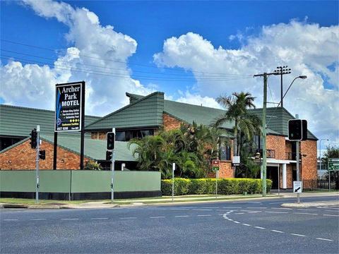 Archer Park Motel - Schoolies Week Accommodation 0