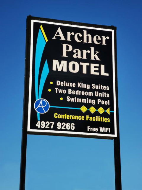 Archer Park Motel - Schoolies Week Accommodation 1