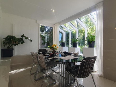Architectural Comfy 2B&2B Home With A Garden View Close To A Lake And Yarralumla Shopping Centre - Schoolies Week Accommodation 1