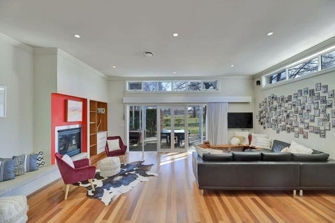 Art House On Anson - Artistic Haven, Spa, Pets - Schoolies Week Accommodation 3