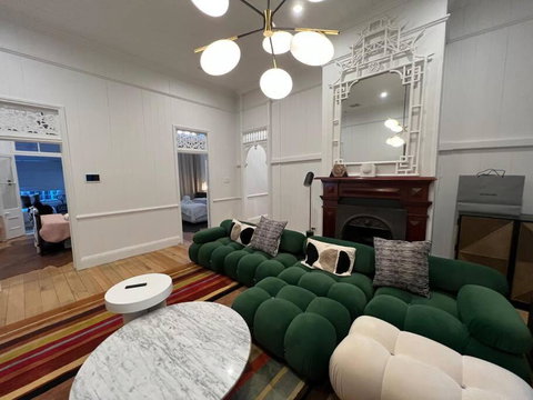 Artists Residence - Schoolies Week Accommodation 0