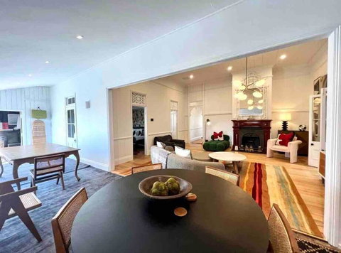 Artists Residence - Schoolies Week Accommodation 3
