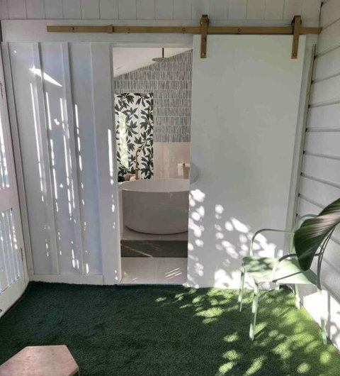Artists Residence - Schoolies Week Accommodation 4