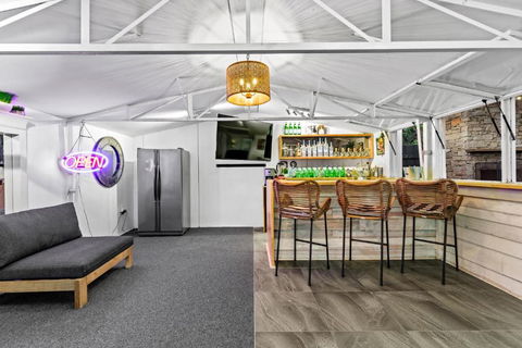 Aspendale Beach House - Schoolies Week Accommodation 2