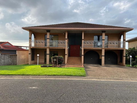 Aspley Large Room & Share Bathroom With Other Guests - Schoolies Week Accommodation 4