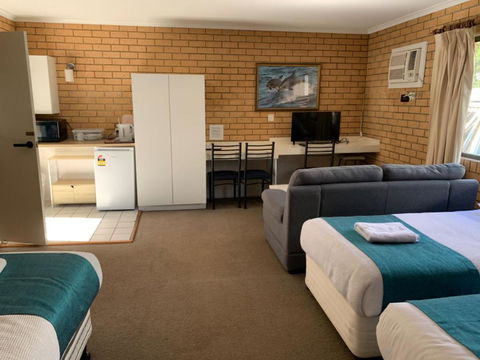 Aspley Pioneer Motel - Schoolies Week Accommodation 4