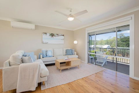 Aurora Grove - A Familly Retreat At Caves Beach - Schoolies Week Accommodation 0