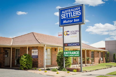 Australian Settlers Motor Inn - Schoolies Week Accommodation 0