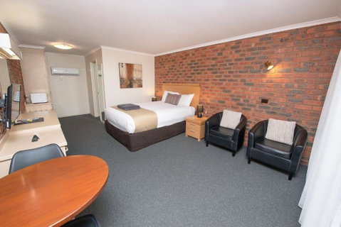 Australian Settlers Motor Inn - Schoolies Week Accommodation 2