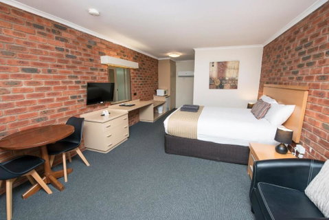 Australian Settlers Motor Inn - Schoolies Week Accommodation 1
