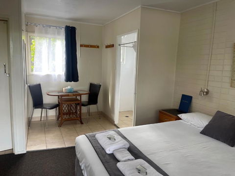 Avocado Motor Inn - Schoolies Week Accommodation 0