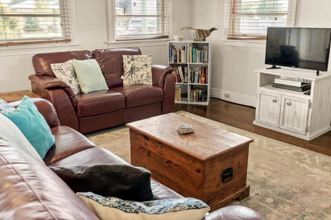 Avondale 7 Cashmore Street - Schoolies Week Accommodation 2