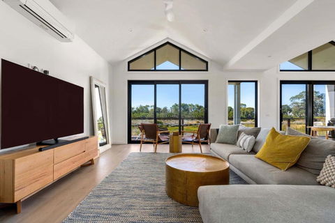 Awakening Broadbeach - Wifi, Linen - Schoolies Week Accommodation 3