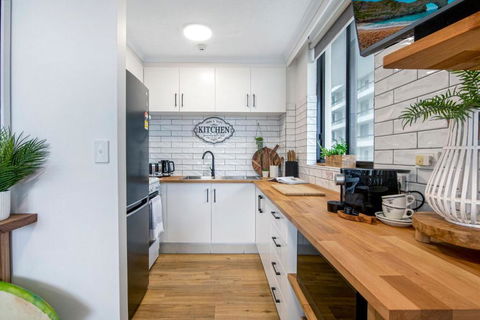 Athena By The Sea Luxurious Beachfront Retreat - CoastHM - Schoolies Week Accommodation 4