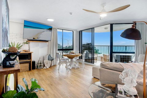 Athena By The Sea Luxurious Beachfront Retreat - CoastHM - Schoolies Week Accommodation 3