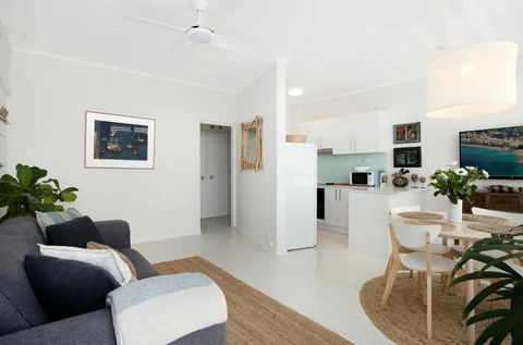 Avalon Beachside Apartment - Schoolies Week Accommodation 1
