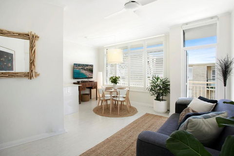 Avalon Beachside Apartment - Schoolies Week Accommodation 2