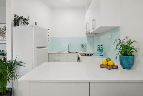 Avalon Beachside Apartment - Schoolies Week Accommodation 3