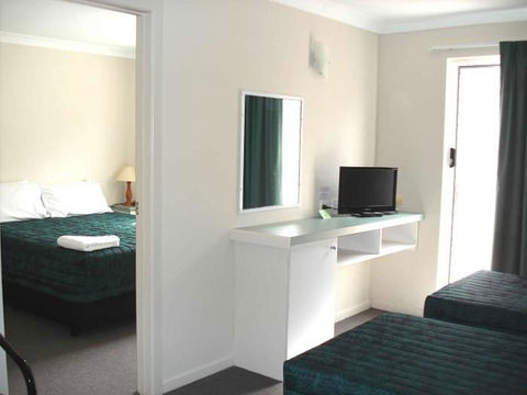 Southport Motel & Apartments - Schoolies Week Accommodation 23