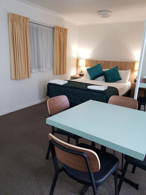 Southport Motel & Apartments - Schoolies Week Accommodation 5