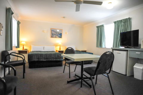 Southport Motel & Apartments - Schoolies Week Accommodation 21
