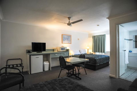 Southport Motel & Apartments - Schoolies Week Accommodation 22