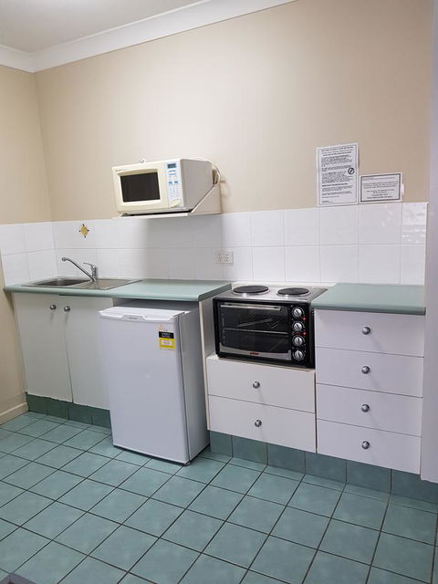 Southport Motel & Apartments - Schoolies Week Accommodation 15