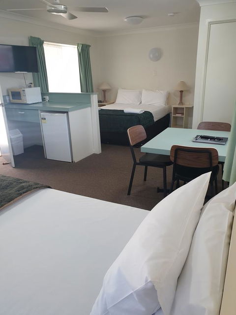 Southport Motel & Apartments - Schoolies Week Accommodation 20