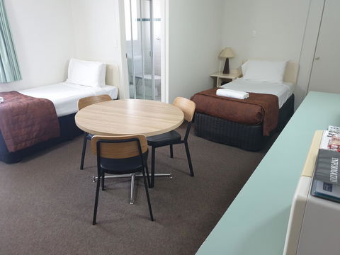 Southport Motel & Apartments - Schoolies Week Accommodation 16