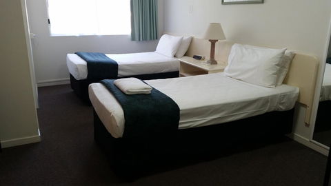 Southport Motel & Apartments - Schoolies Week Accommodation 17