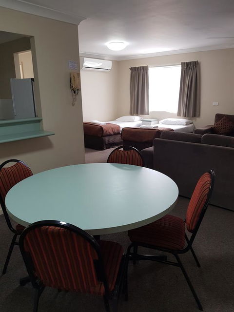 Southport Motel & Apartments - Schoolies Week Accommodation 10