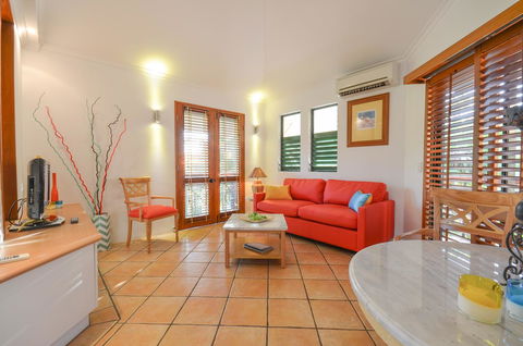 Martinique On Macrossan - Schoolies Week Accommodation 3