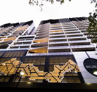 Highgate CBD Apartment - Schoolies Week Accommodation