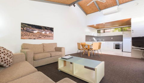 #162 Nautilus Resort - Schoolies Week Accommodation 0