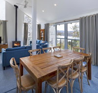 'Matilda' - Spacious  centrally located with great lake views - Schoolies Week Accommodation