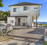 'Yacaaba' Beautiful Waterfront Location - Schoolies Week Accommodation
